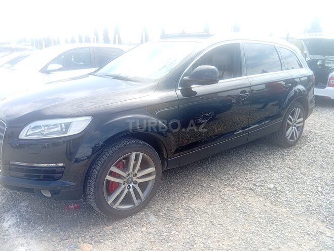 Audi Q7-4