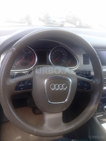 Audi Q7-7