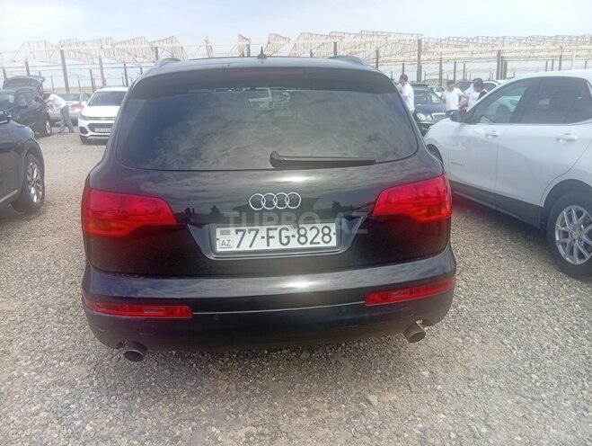 Audi Q7-2