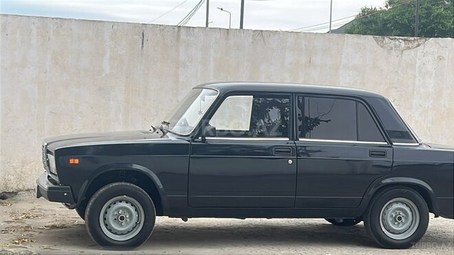 LADA (VAZ) 2107-2