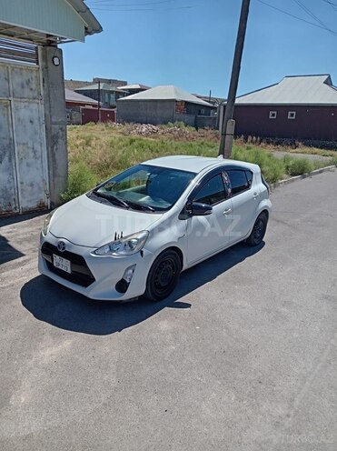 Toyota Aqua-3