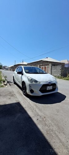 Toyota Aqua-4