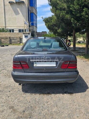 Mercedes E 230-2