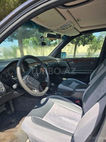 Mercedes E 230-6