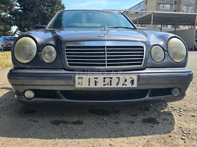 Mercedes E 230-1