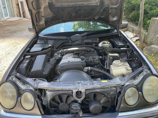 Mercedes E 230-10