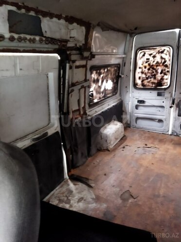 Ford Transit-3