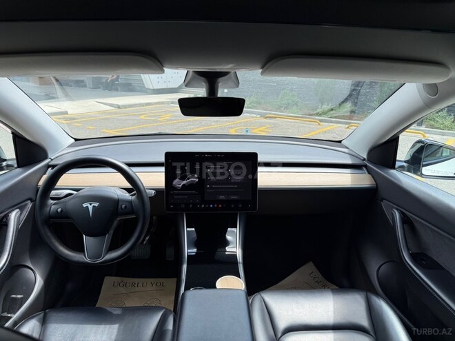 Tesla Model Y-10