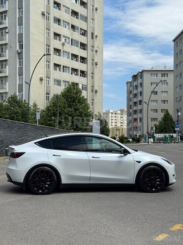 Tesla Model Y-7