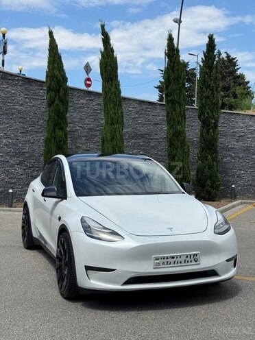 Tesla Model Y-9