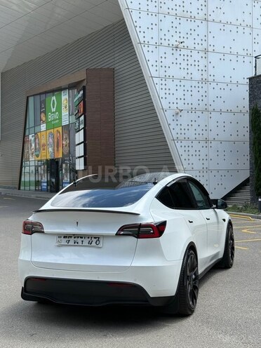 Tesla Model Y-6
