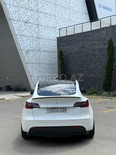 Tesla Model Y-5