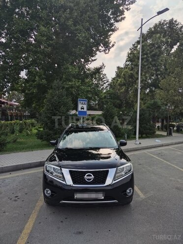 Nissan Pathfinder-1
