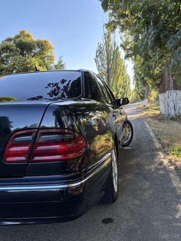 Mercedes E 220-5