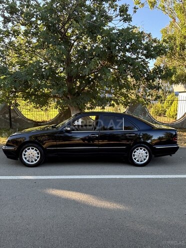 Mercedes E 220-2