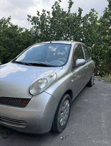 Nissan March-8