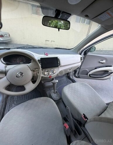 Nissan March-9