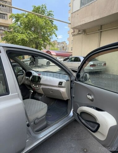 Nissan March-5