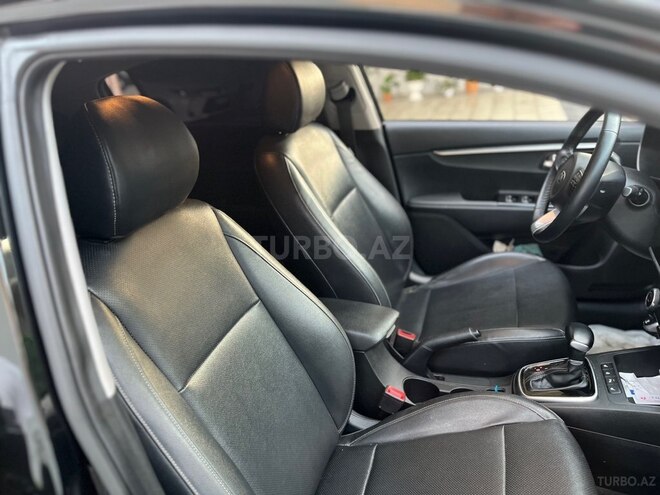 Kia Rio X-Line-5