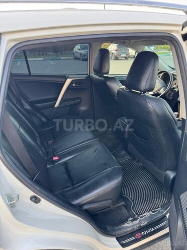 Toyota RAV4-12