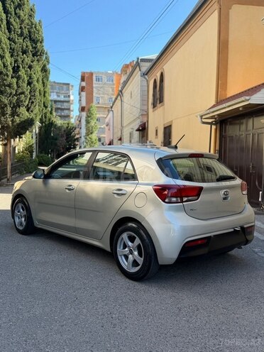 Kia Rio-5