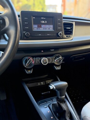 Kia Rio-10