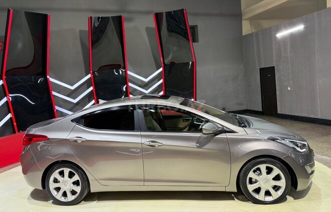 Hyundai Elantra-6