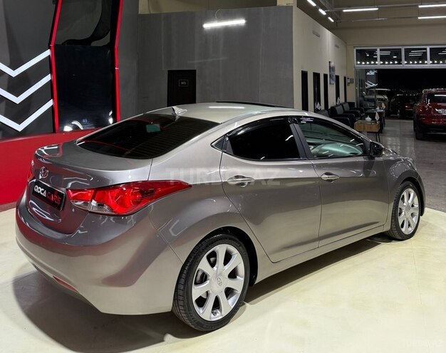 Hyundai Elantra-9
