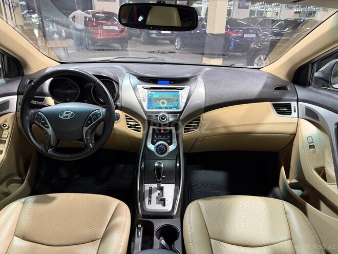 Hyundai Elantra-15