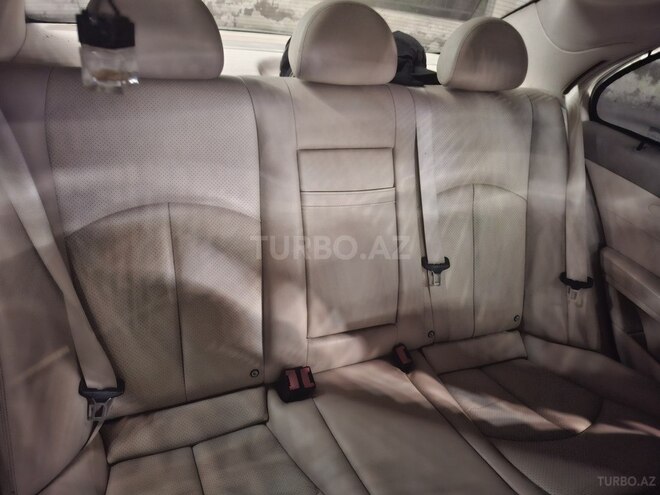 Mercedes E 320 4MATIC-8
