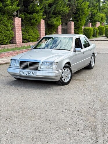 Mercedes E 200-1
