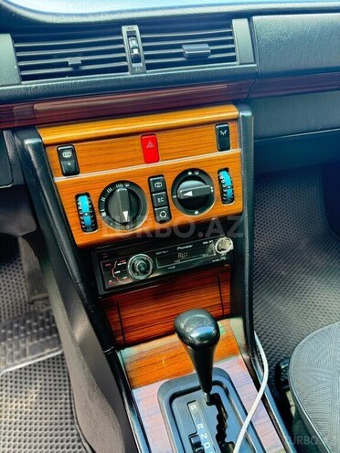 Mercedes E 200-2