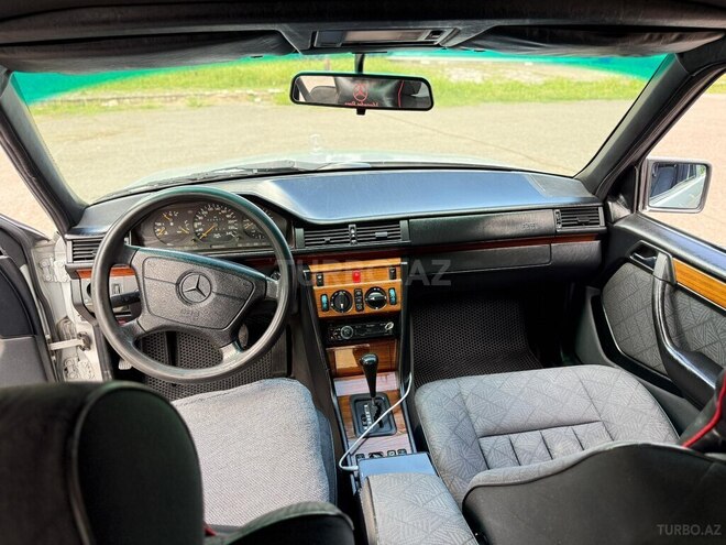 Mercedes E 200-3