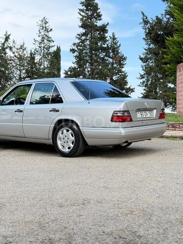 Mercedes E 200-4