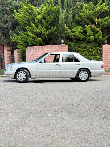 Mercedes E 200-5