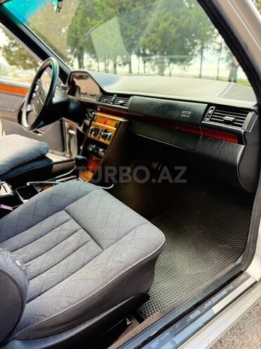 Mercedes E 200-10