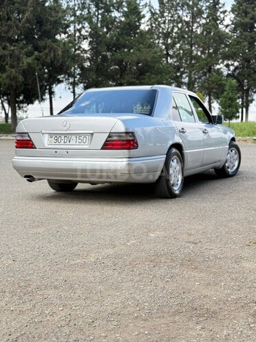 Mercedes E 200-13