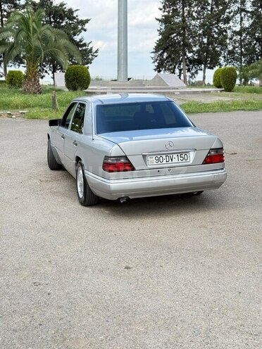 Mercedes E 200-17
