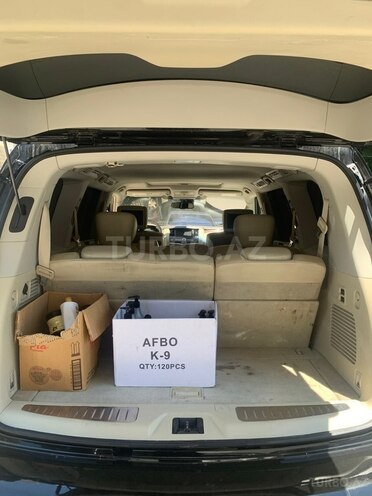 Infiniti QX56-8