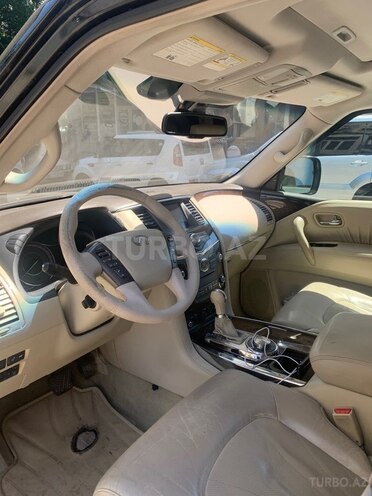 Infiniti QX56-6