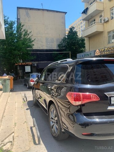Infiniti QX56-4