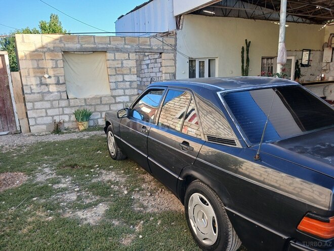 Mercedes 190-10