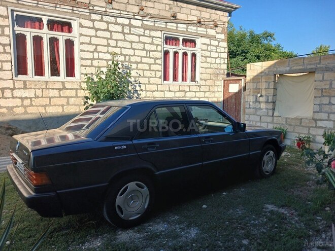 Mercedes 190-9