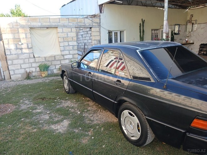 Mercedes 190-8
