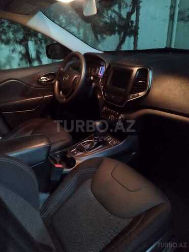 Jeep Cherokee-3