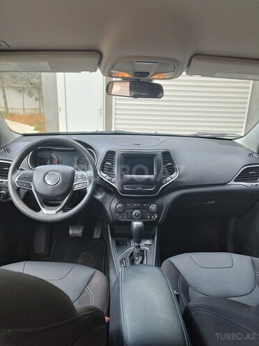 Jeep Cherokee-9
