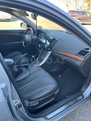 Hyundai Sonata-12