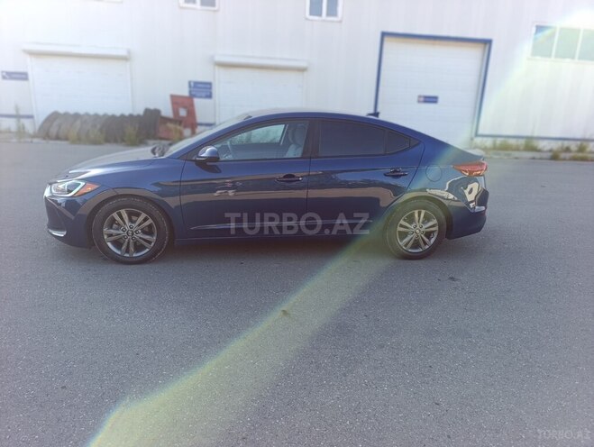 Hyundai Elantra-9