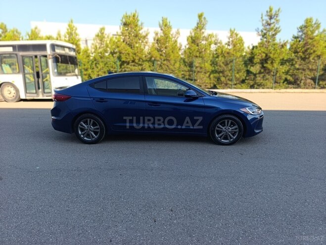 Hyundai Elantra-8
