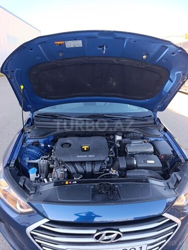 Hyundai Elantra-11